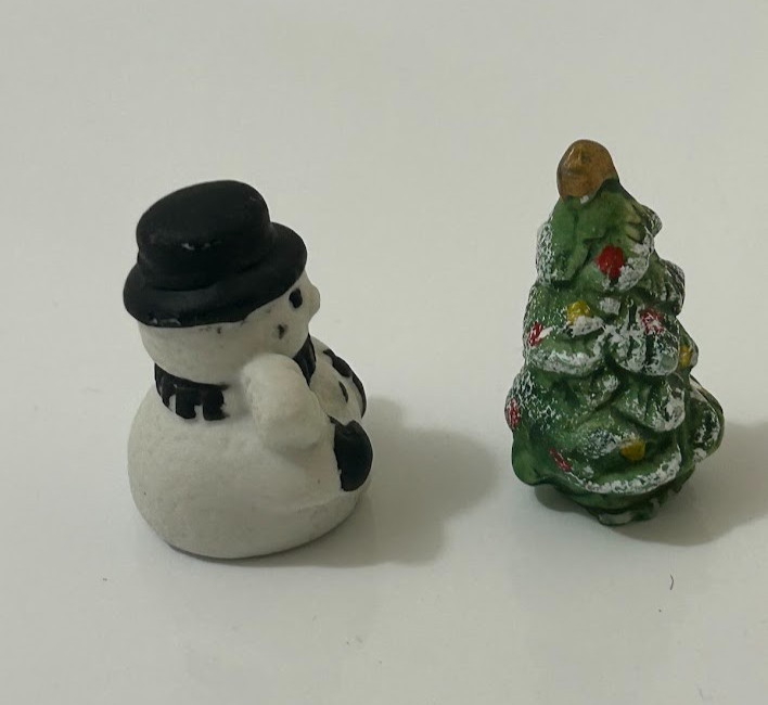 Miniature Ceramic Christmas Village Accessories Snowman & Tree 1:48 Scale