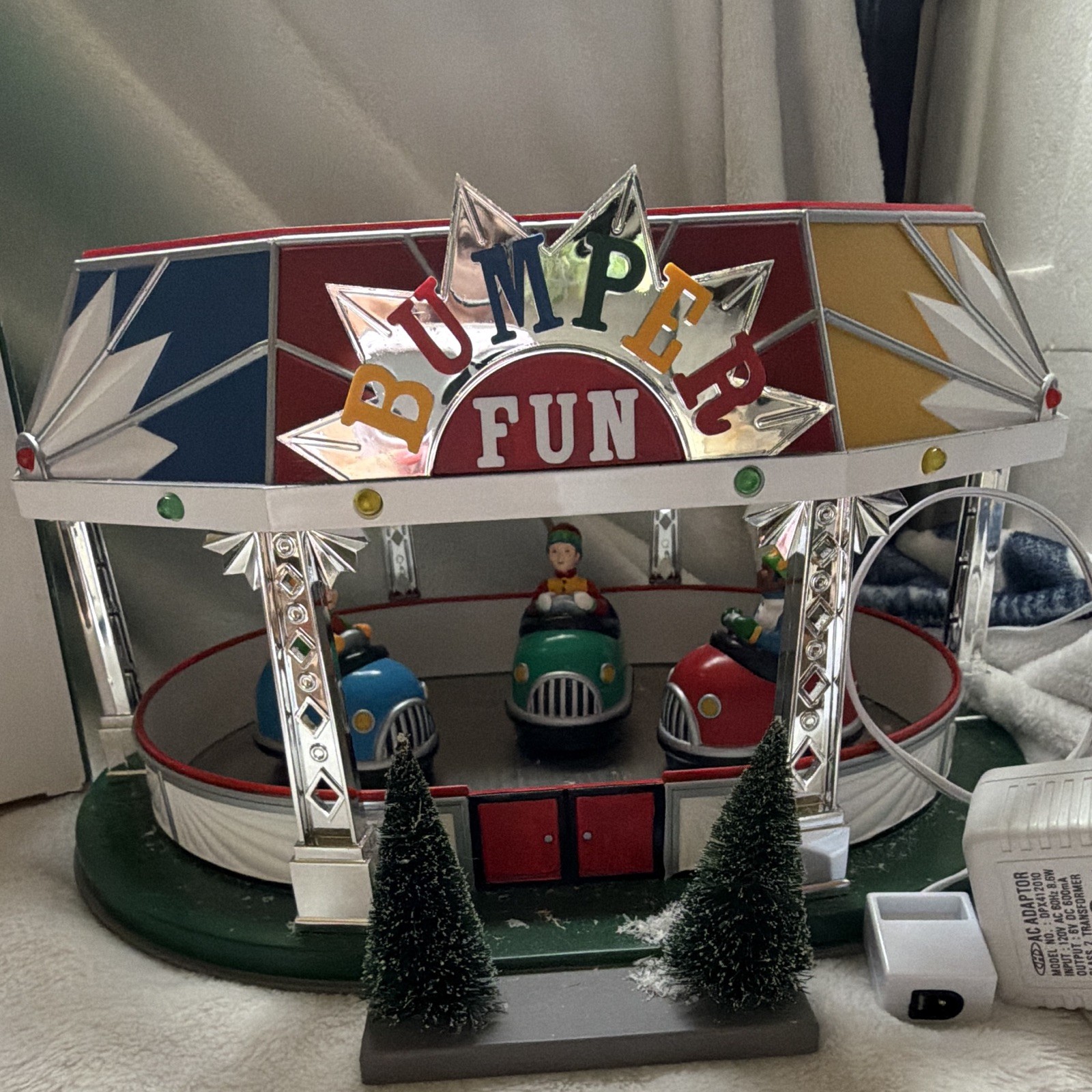 Department 56 Snow Village Bumper Fun Ride Illuminated Animated Set of 4 2005.