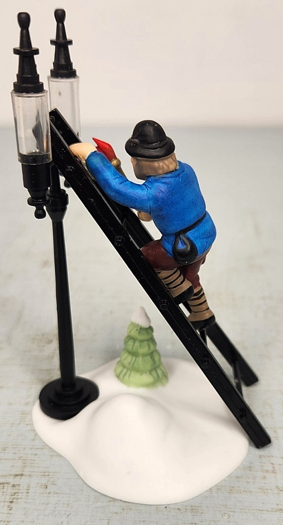 DEPT 56 HERITAGE VILLAGE COLLECTION 55778 LAMPLIGHTER ACCESSORY SET EXCELLENT W3