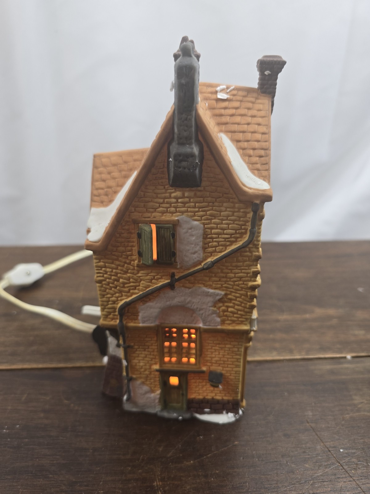 Department 56 “Dickens Lane Series” County House Christmas 1986 Hand Painted