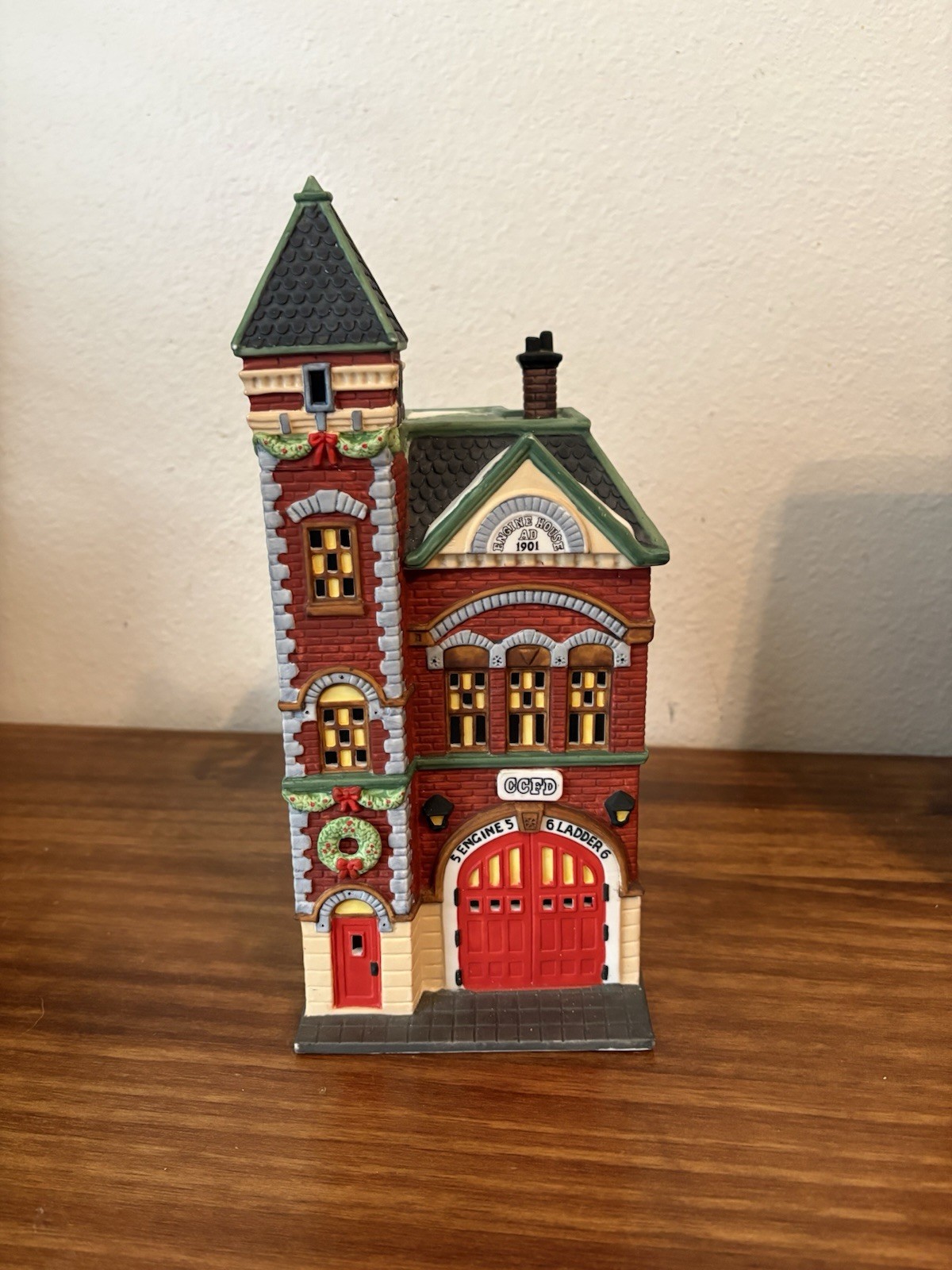 Department 56 Christmas in the City RED BRICK FIRE STATION w Box #55360
