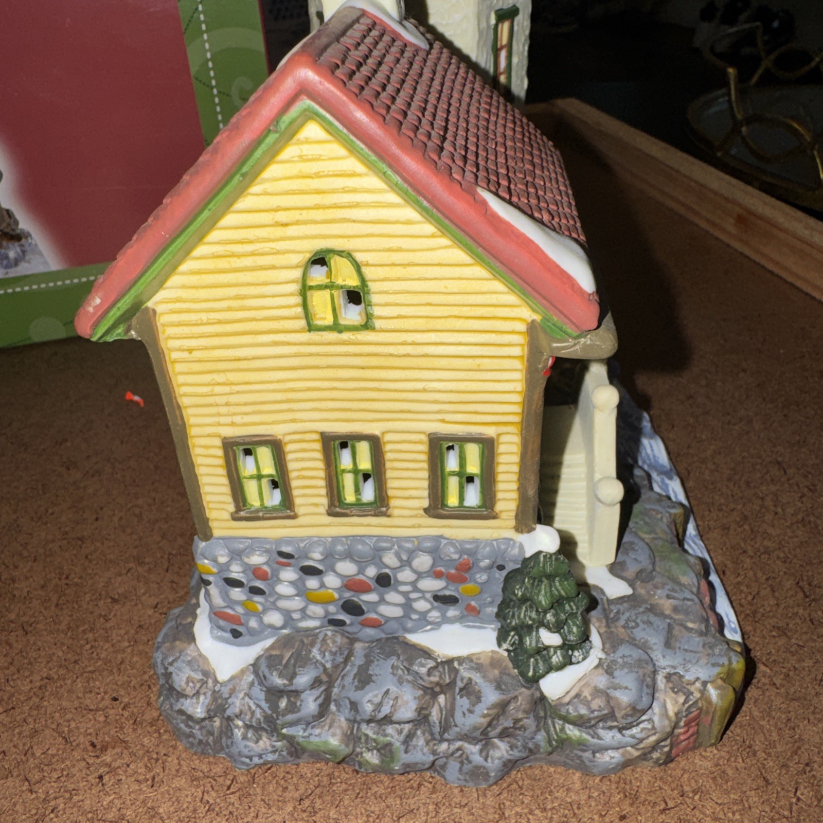 Santa’s Workbench Victorian Knightsbridge Lighthouse. 2002