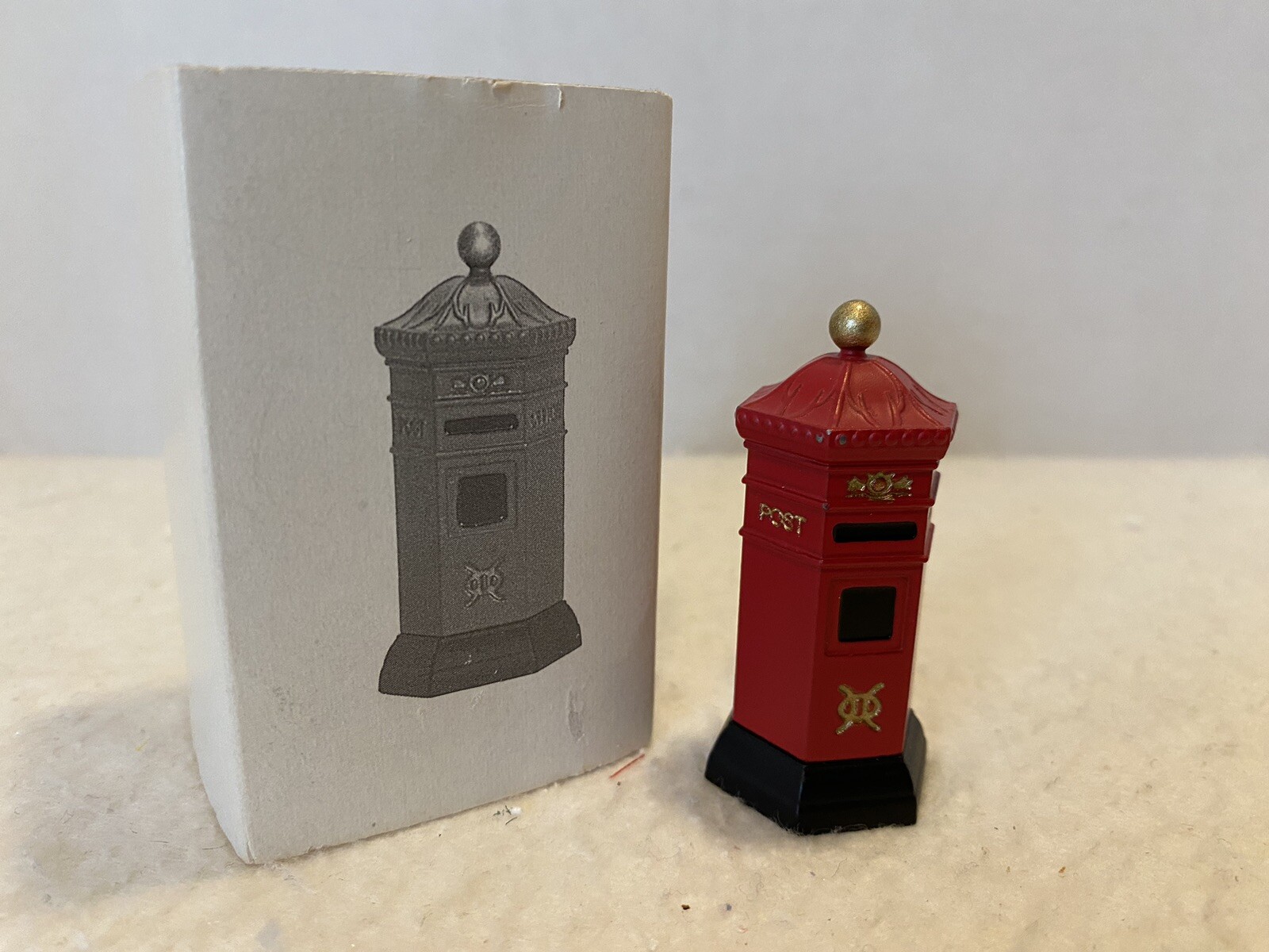 Department 56 Heritage Village ENGLISH POST BOX 5805-0 W/ Box Retired