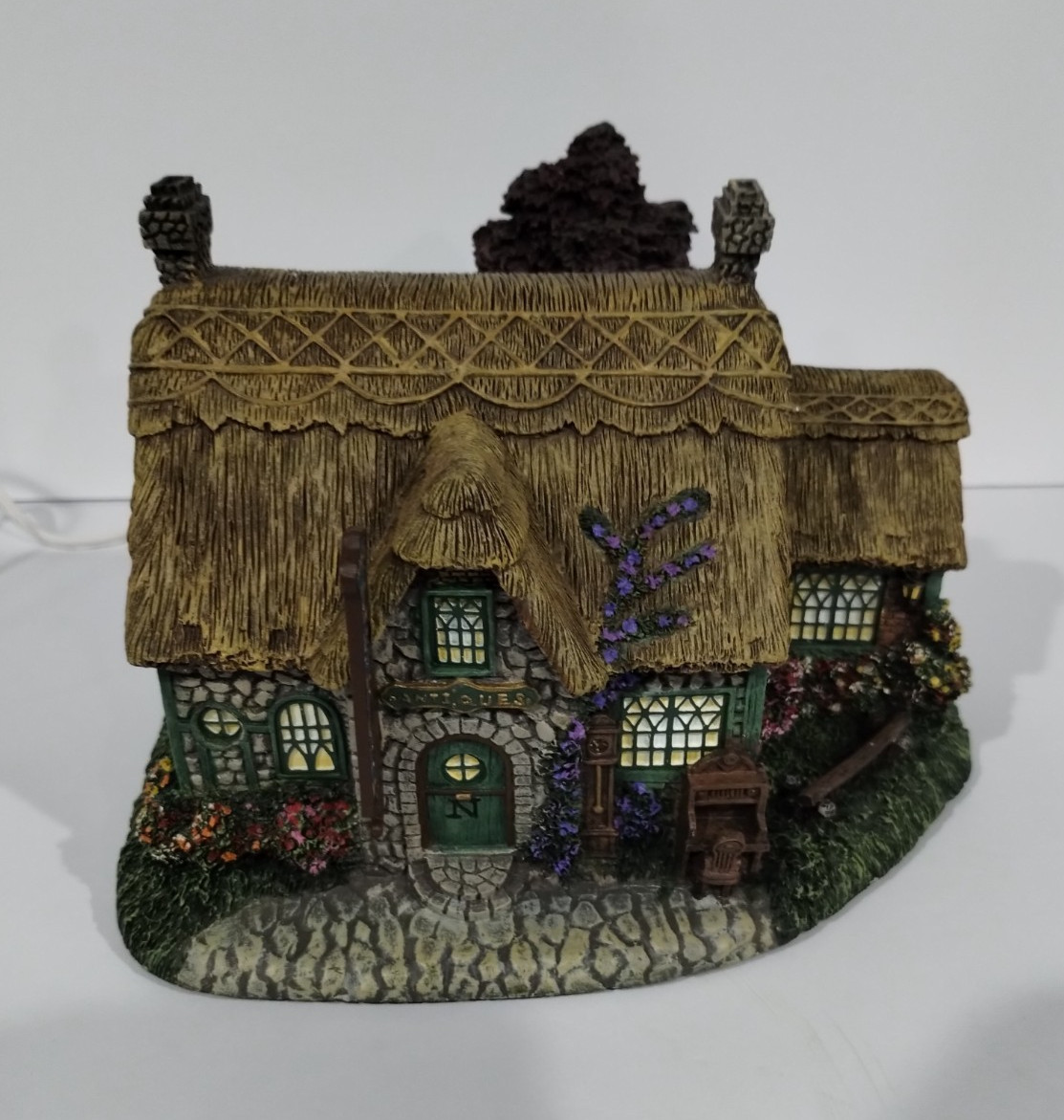 Hawthorne Village “Olde Porter Field Antique Shop” Thomas Kinkade Lamplight