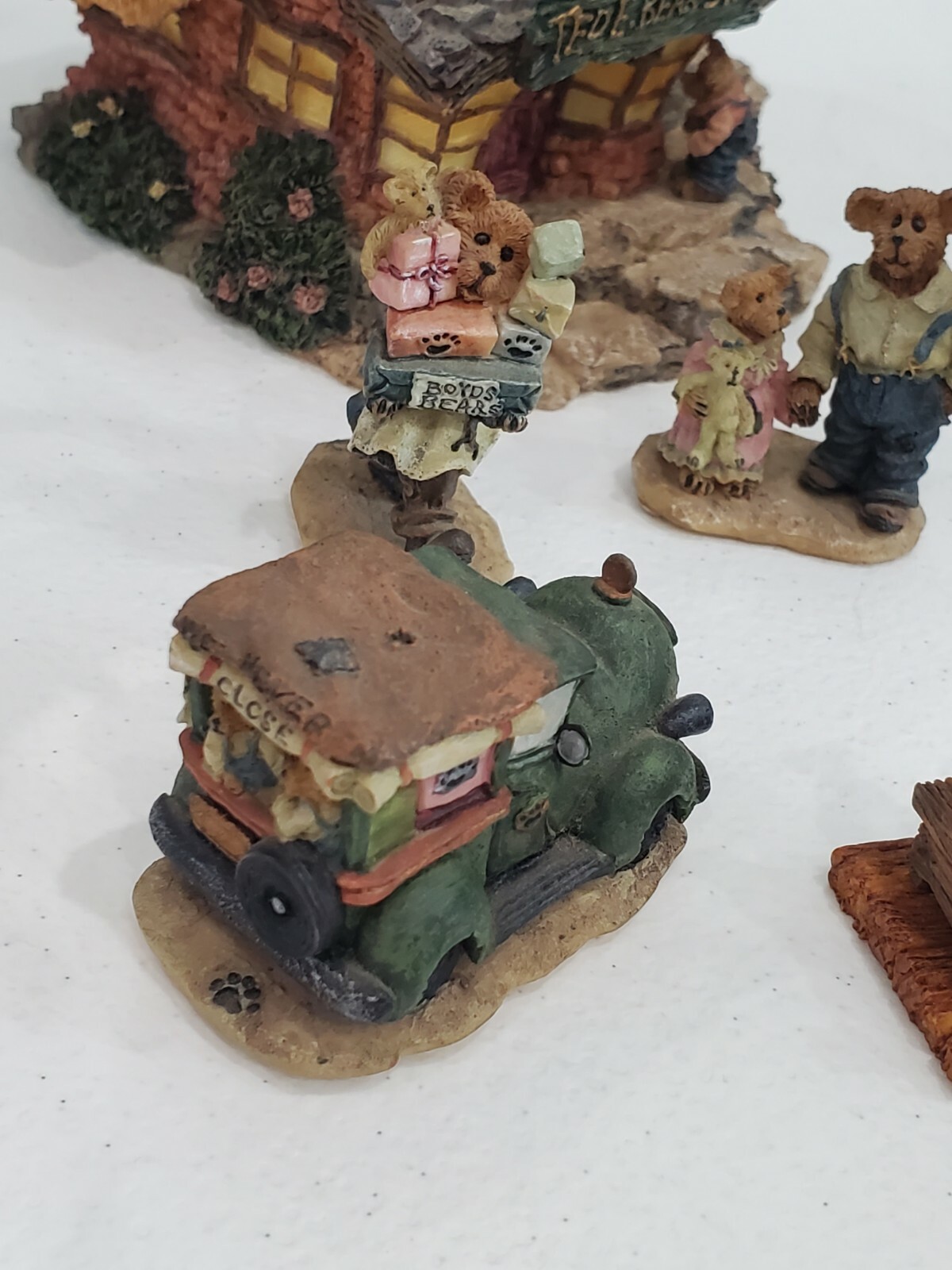 Boyds Bearly – Built Villages: Boyds Town Ted E. Bear Shop 19001 (2000)