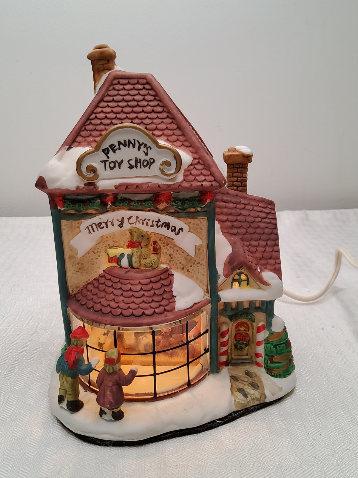 Victorian Village Collection, Perry’s Toy Shop, 1997,no Chips Or Cracks. (DR)