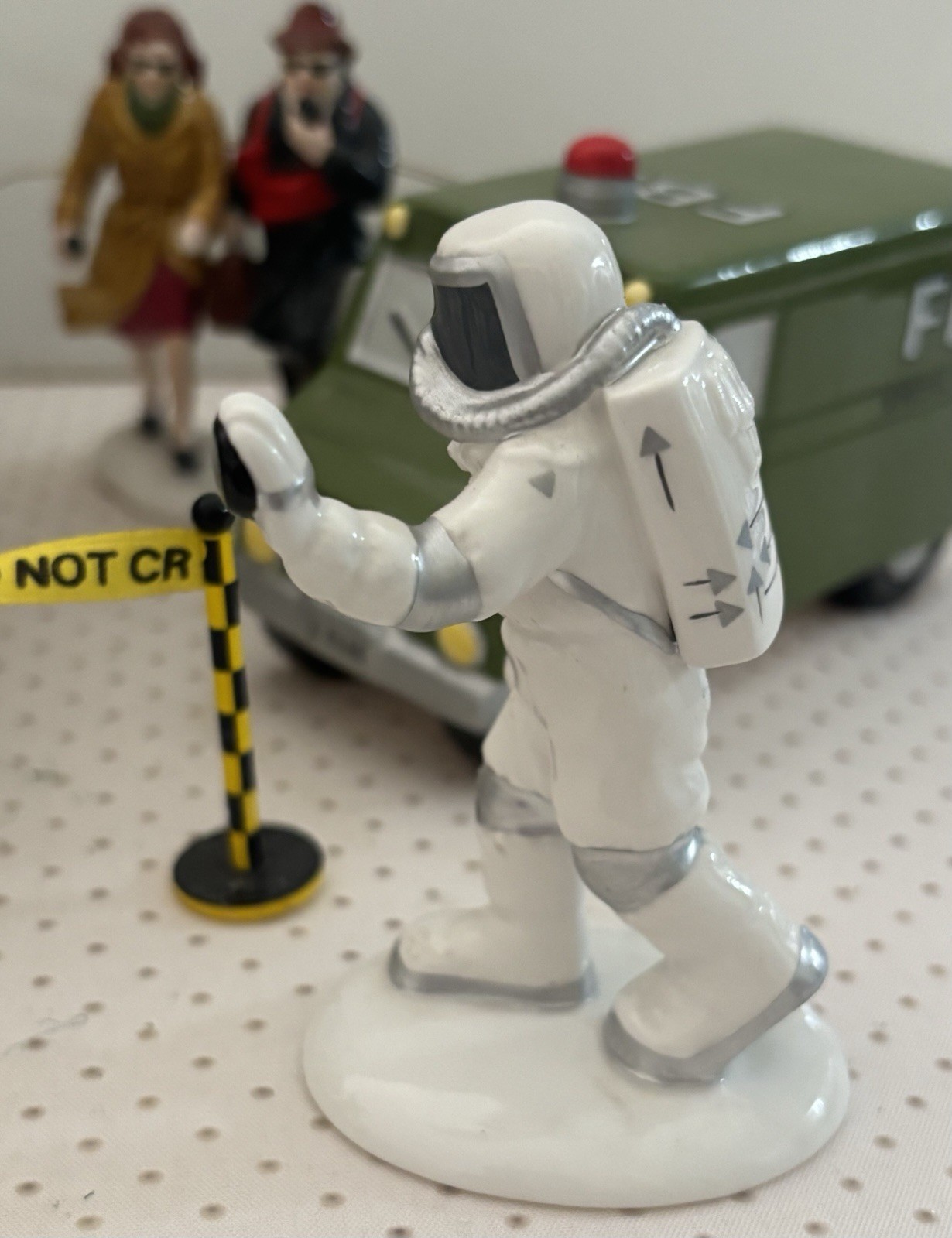 Dept 56 Snow Village 2001 Space Oddity Set of 11 UFO Alien 55118 No adapter