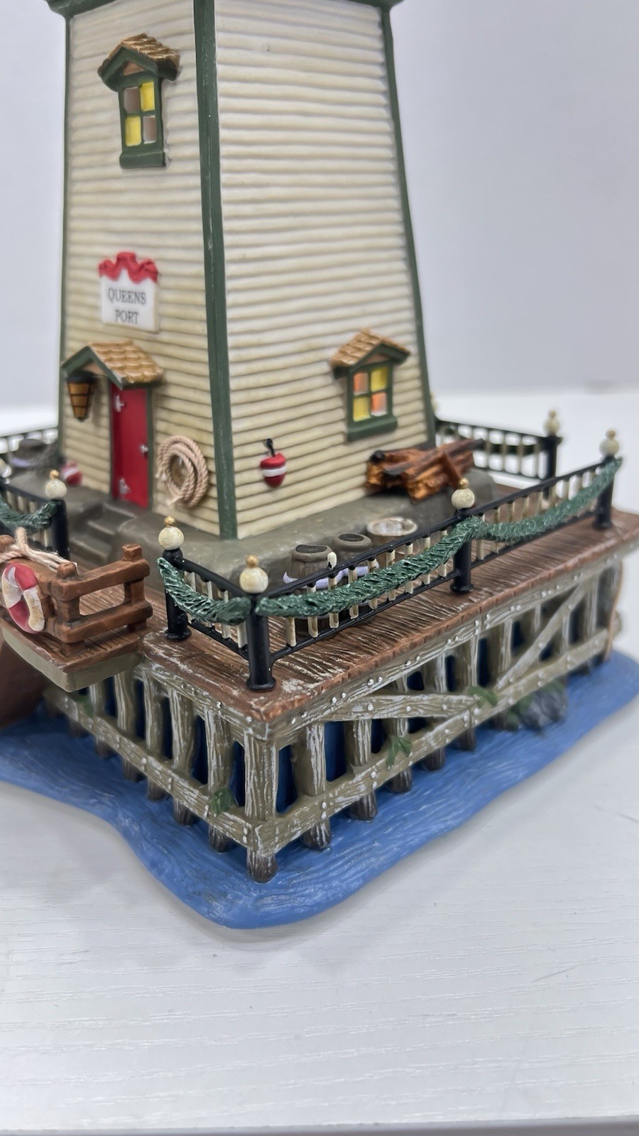 Dept 56 Dickens Village Series Lighthouse Queens Port 58714 Retired 2003