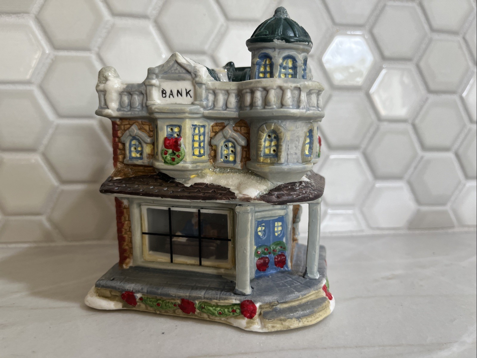 Cobblestone Corners Windham Height 2004 Christmas Village Bank