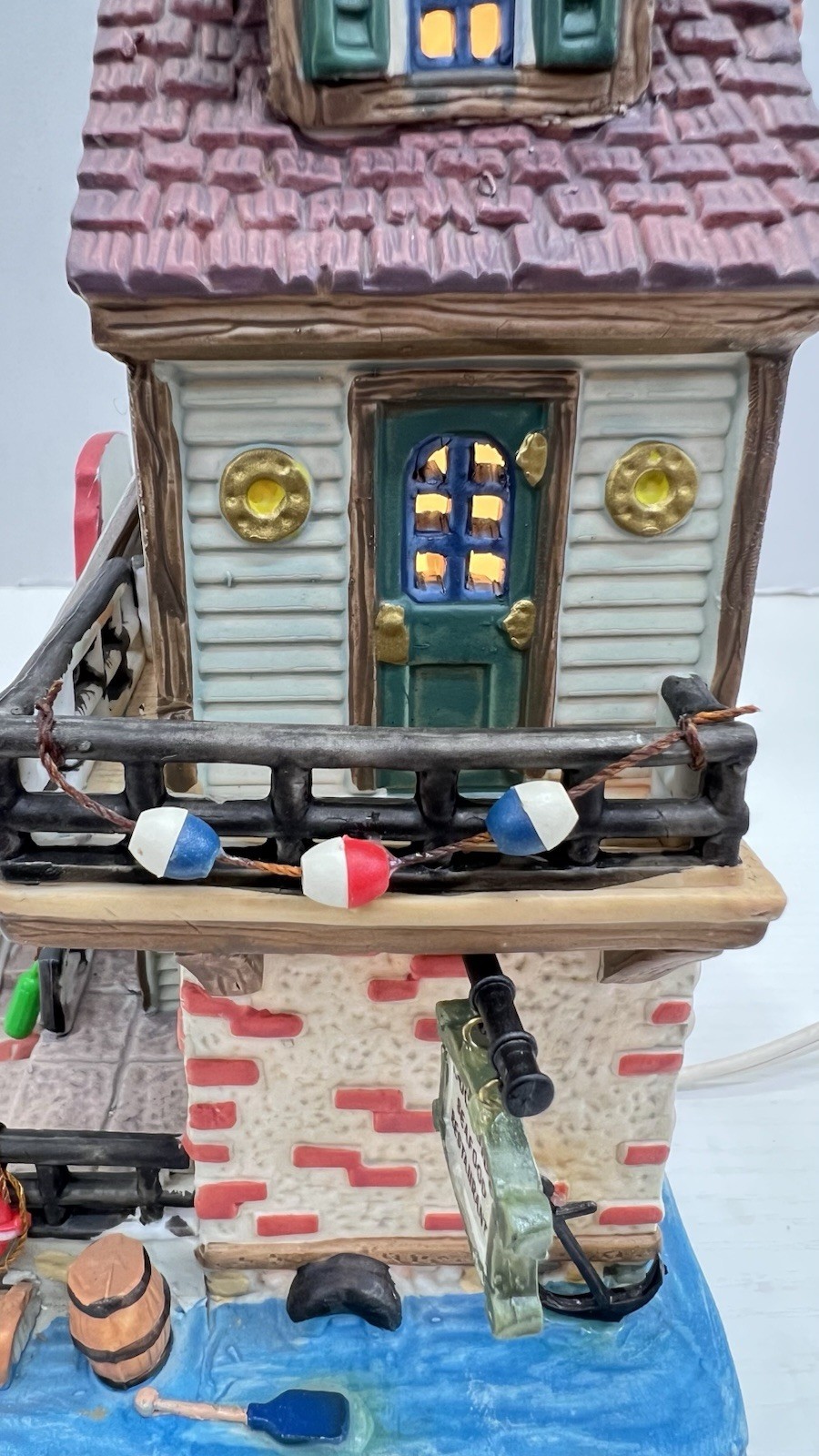 Lemax Plymouth Corners “Jesse’s Boat Supplies & Restaurant” 85698 RARE & NEW !