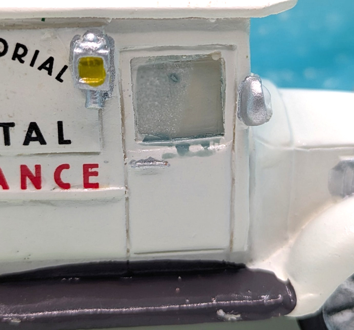 *READ Smith Memorial Hospital Ambulance 73630 Christmas Village NO BOX INV546