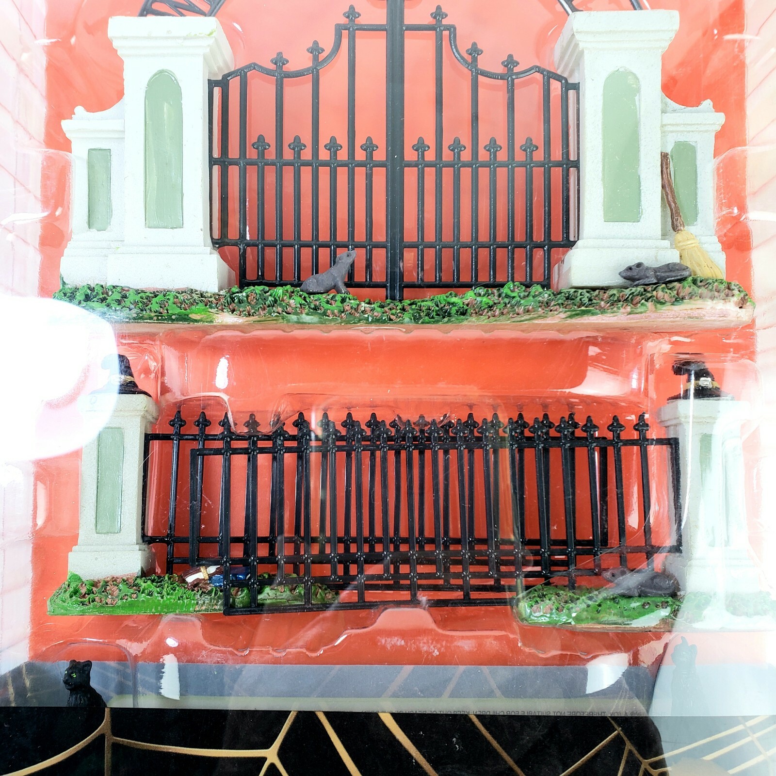 Lemax Spooky Town Witch’s Gate-5 Piece Set-Black Fence