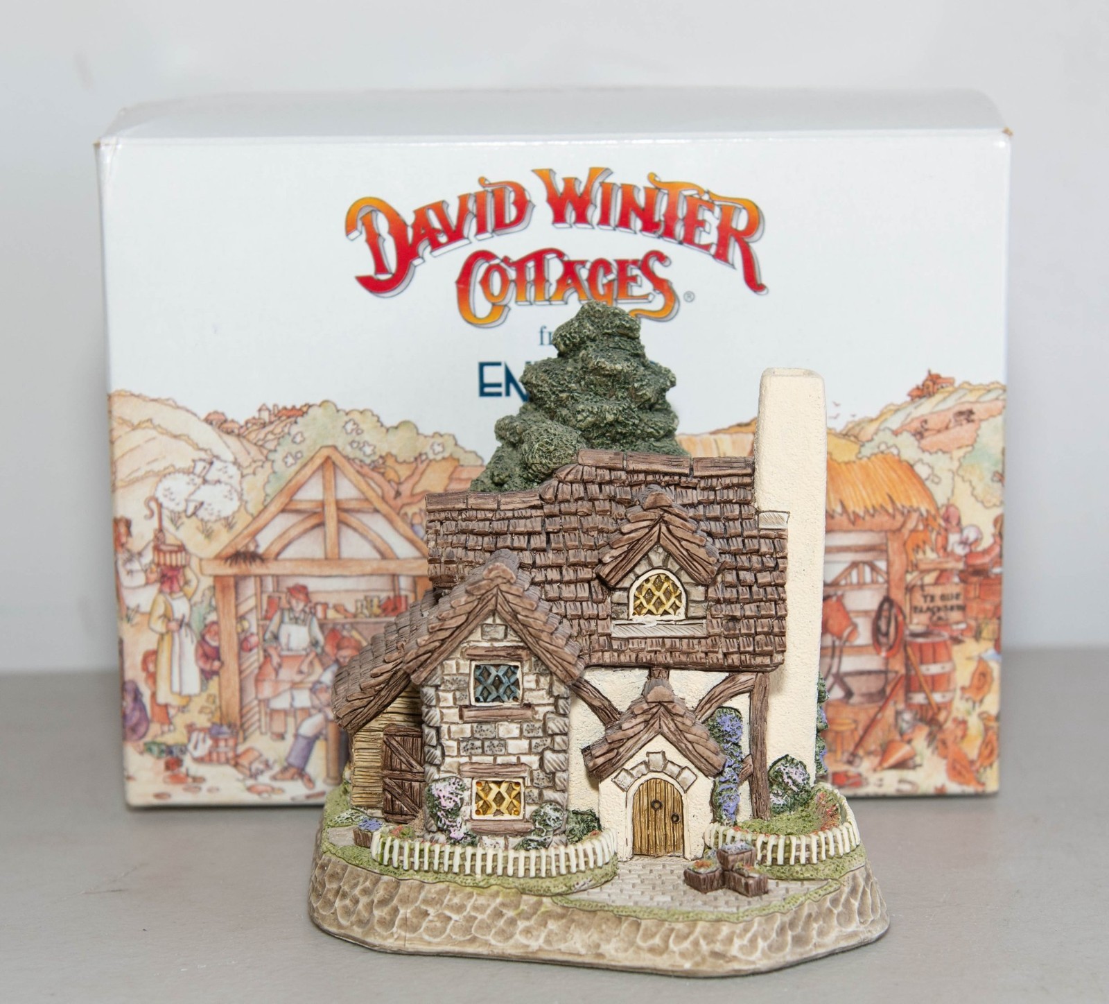 David Winter Mistletoe Cottage Christmas Village House 4.5 in.Collectible Signed