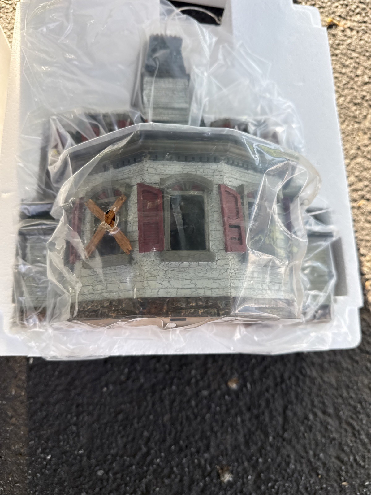 NEW OLD STOCK Hallmark Keepsake Ornament Ravenwood Lane Halloween House