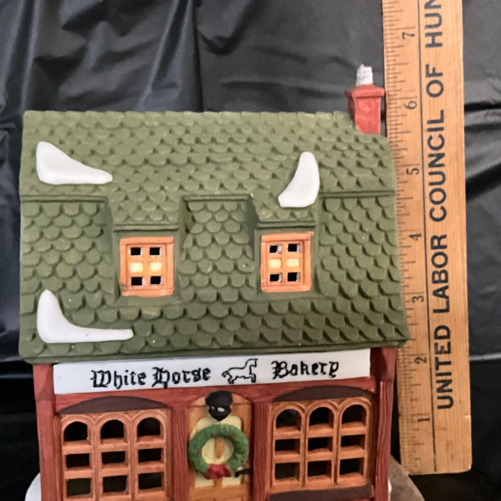 Dept 56 Shops Of Dickens Village 5926-9 “White Horse Bakery” 1988 Retired