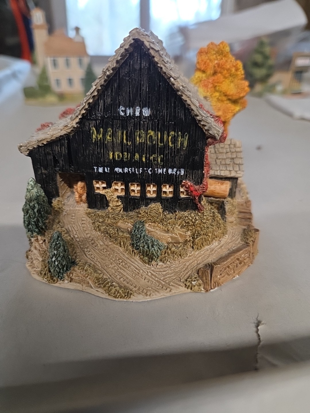 American Landmarks Collection 1989 MAIL POUCH Barn Lilliput Lane (Lillyd)