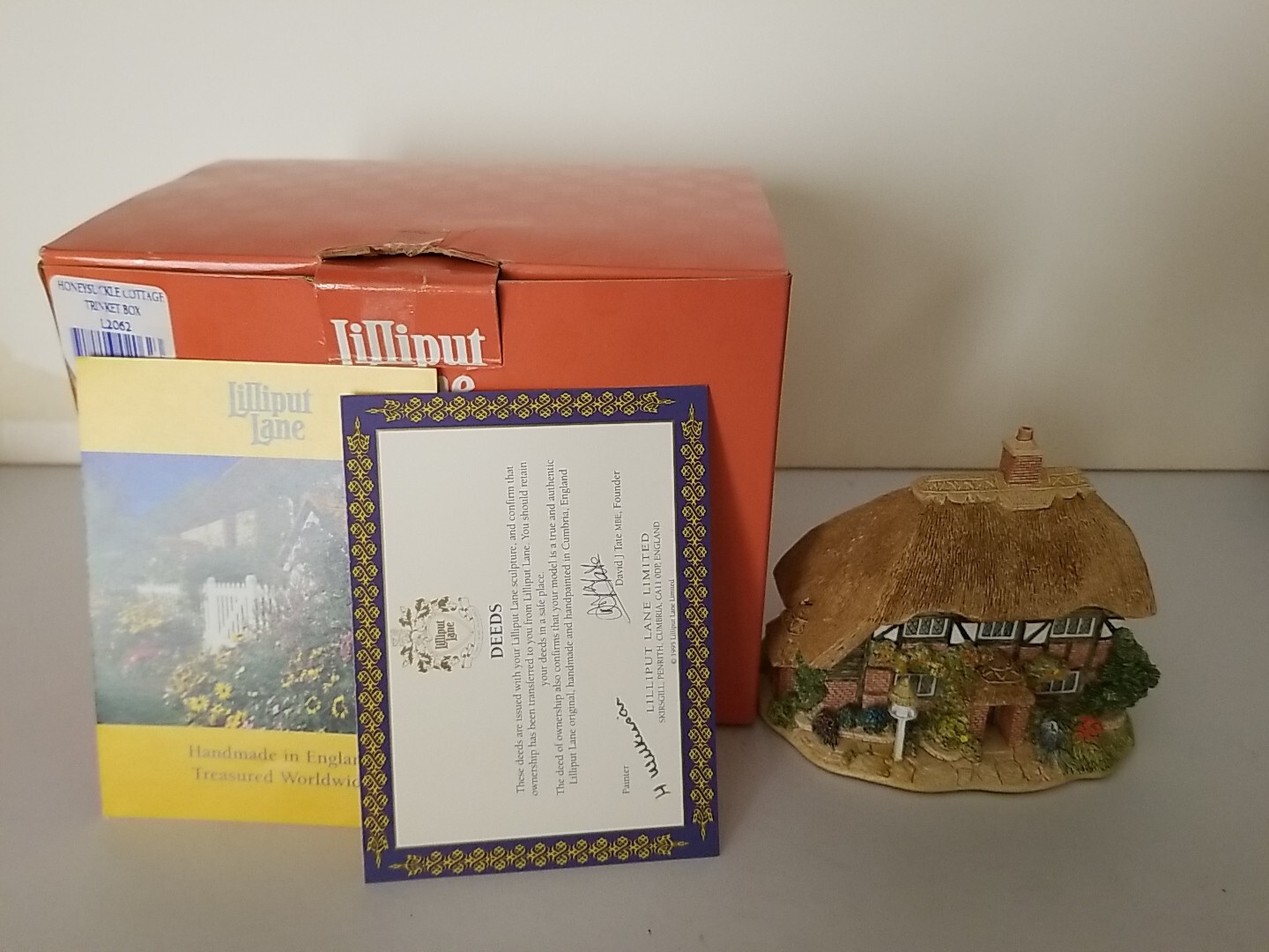 Lilliput Lane “Honeysuckle Cottage Trinket Box” With Deed & Box VERY RARE
