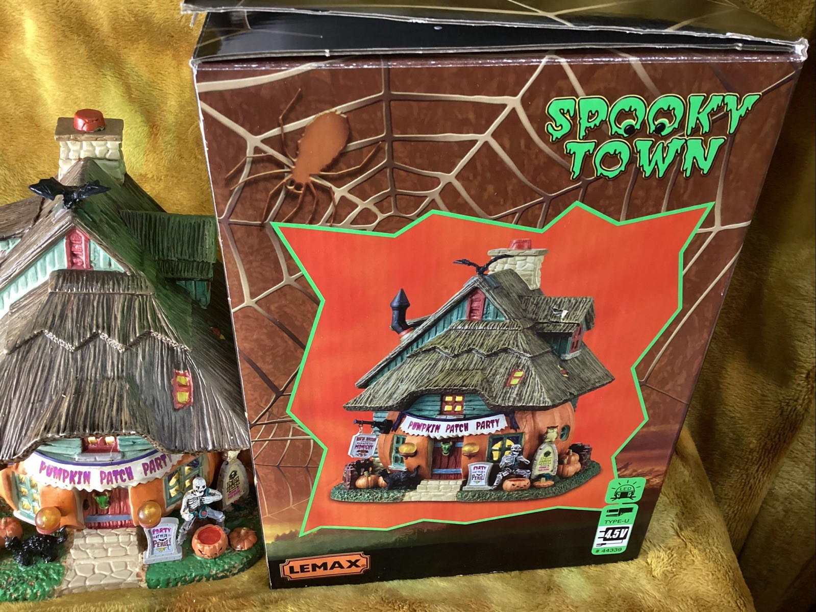 NEW Lemax Spooky Town Pumpkin Patch Party Halloween Village Pumpkin House NIB
