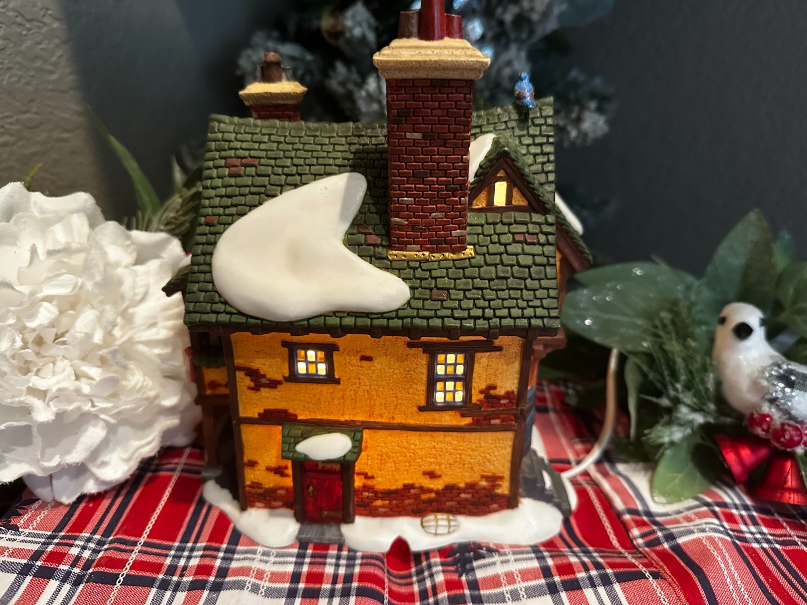 Dept 56 Wingham Lane Parrot Seller Dickens Village Series Christmas House
