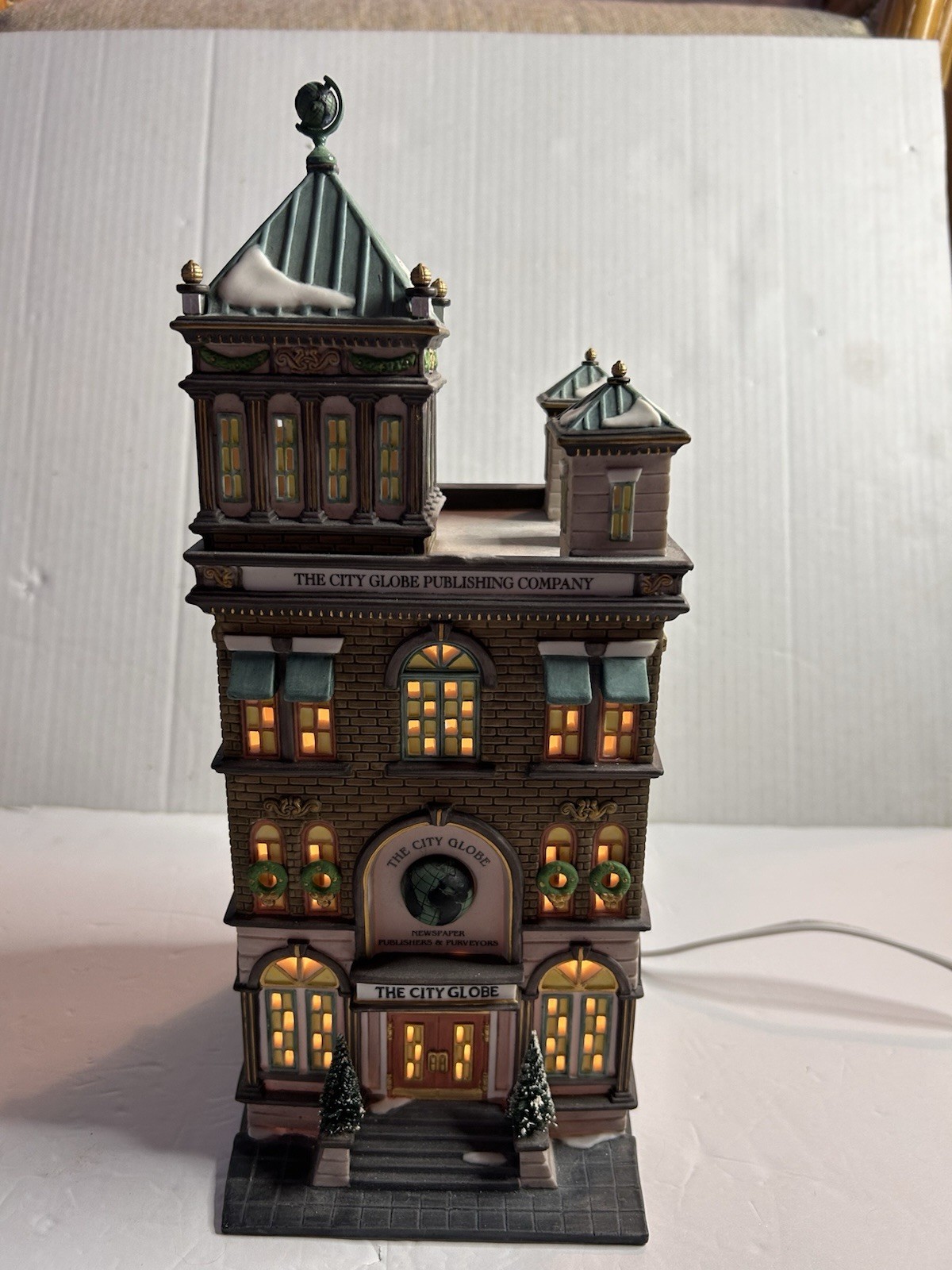 Dept 56 Christmas In The City The City Globe – Retired 1997 W/ box Repaired