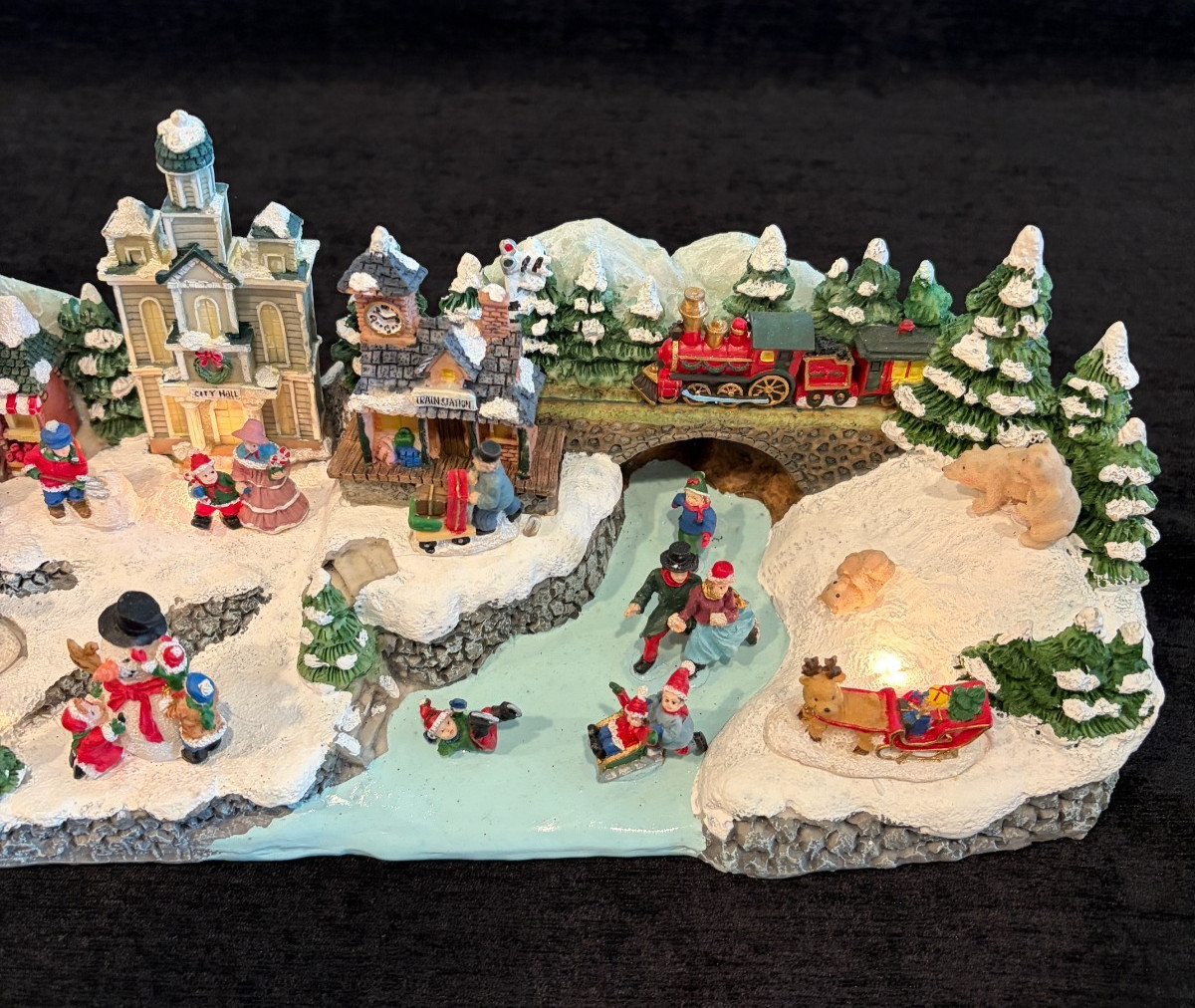 Vintage Mini CHRISTMAS Village One Piece Lighted Resin ~ Great for Apartment