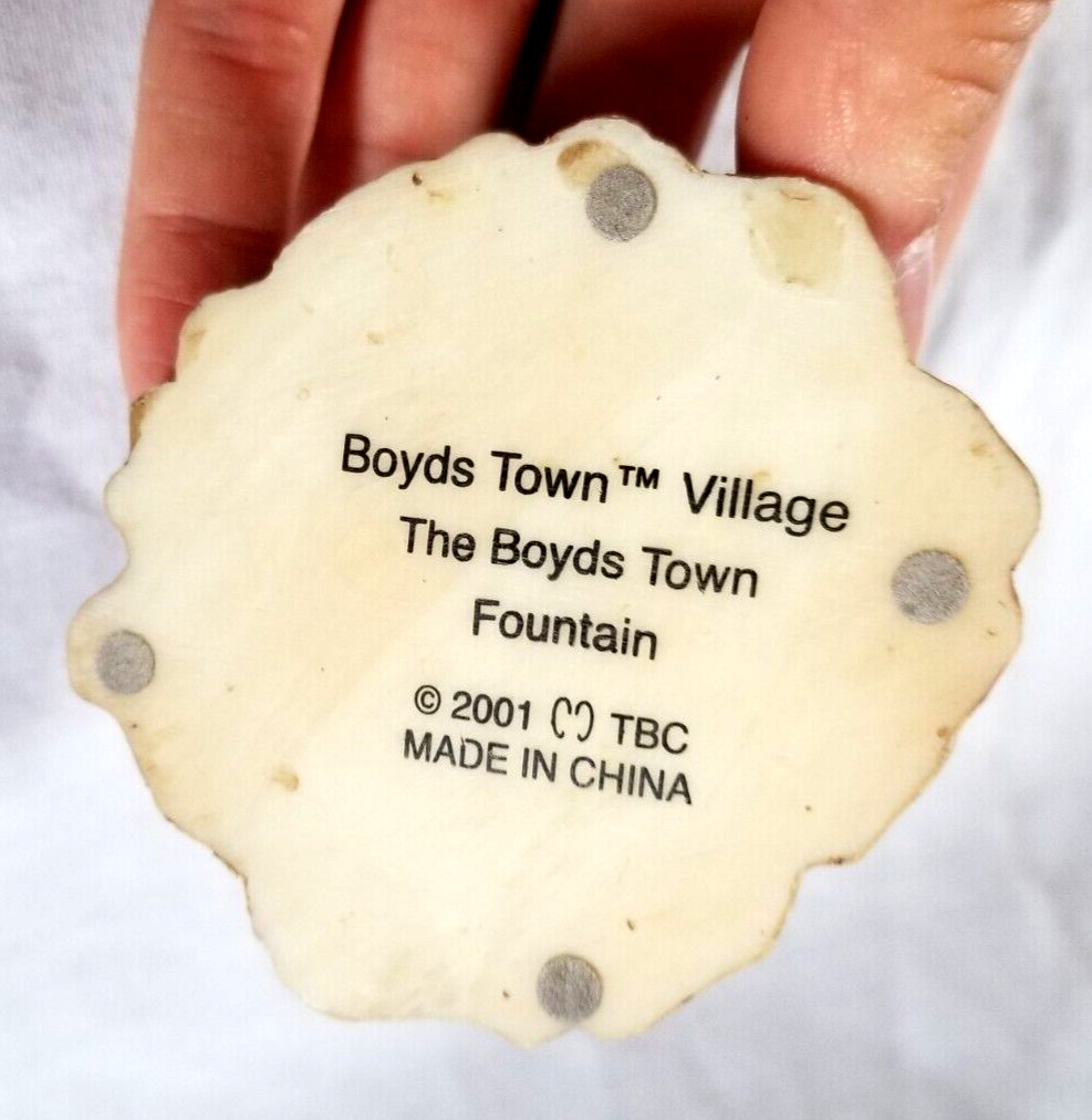 The Boyds Town Fountain 2001 Boyds Bear Town Village Figurine 2.5″ x 2.25″