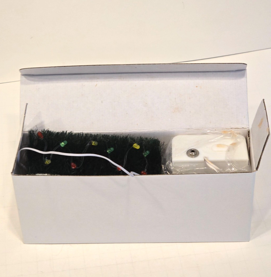 DEPT 56 “LIGHTED HOLIDAY HEDGE (SET OF 2)” #56.53615 Accessory **New In Box**