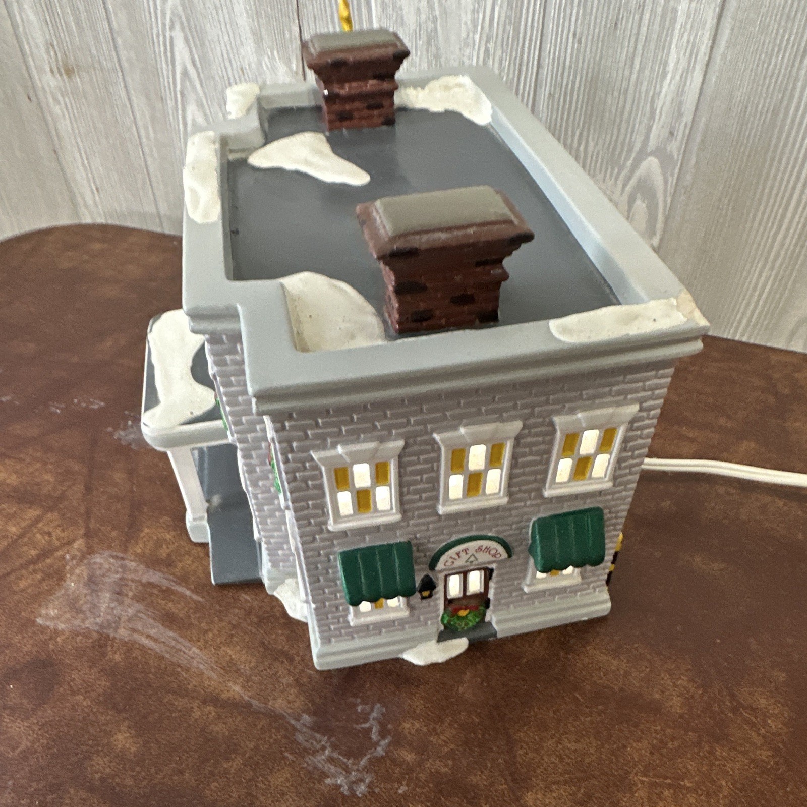 Department 56 Snow Village Snowy Hills Hospital Ceramic Building – Minor damage