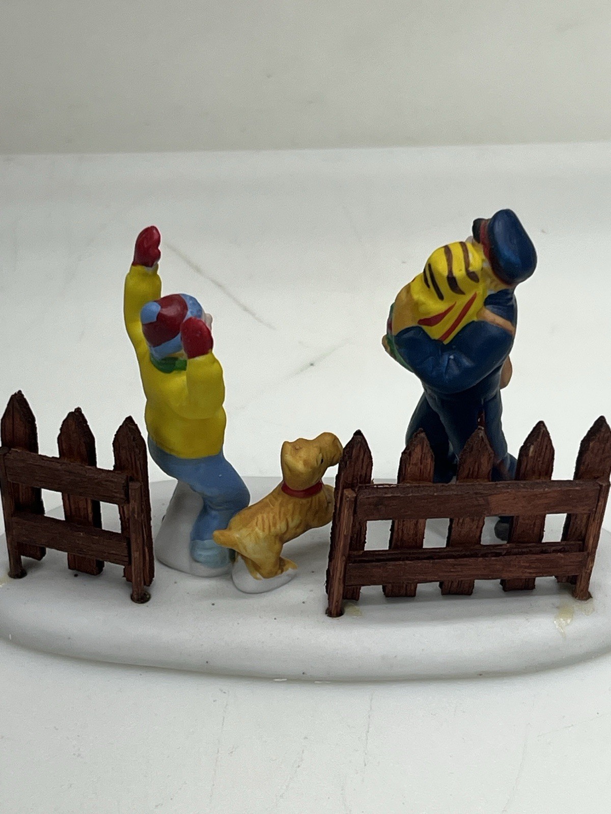 LEMAX “Presents For Pete” Village Accessory In Original Box 1998 Caldor