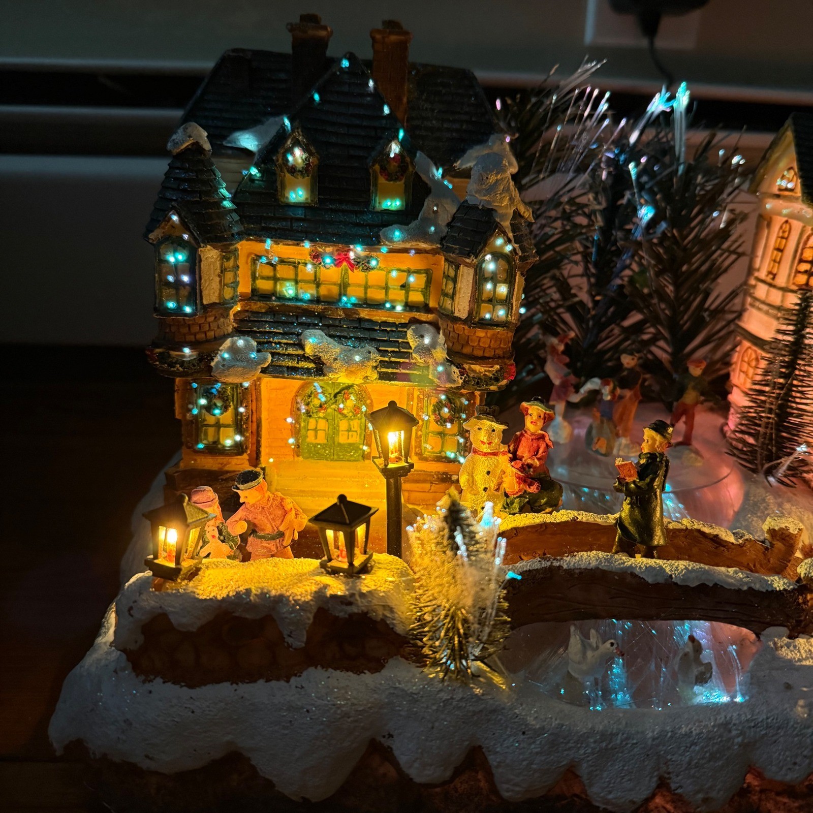 Target 2006 Fiber Optic 20.5″ Lighted Christmas Village Holiday Decor