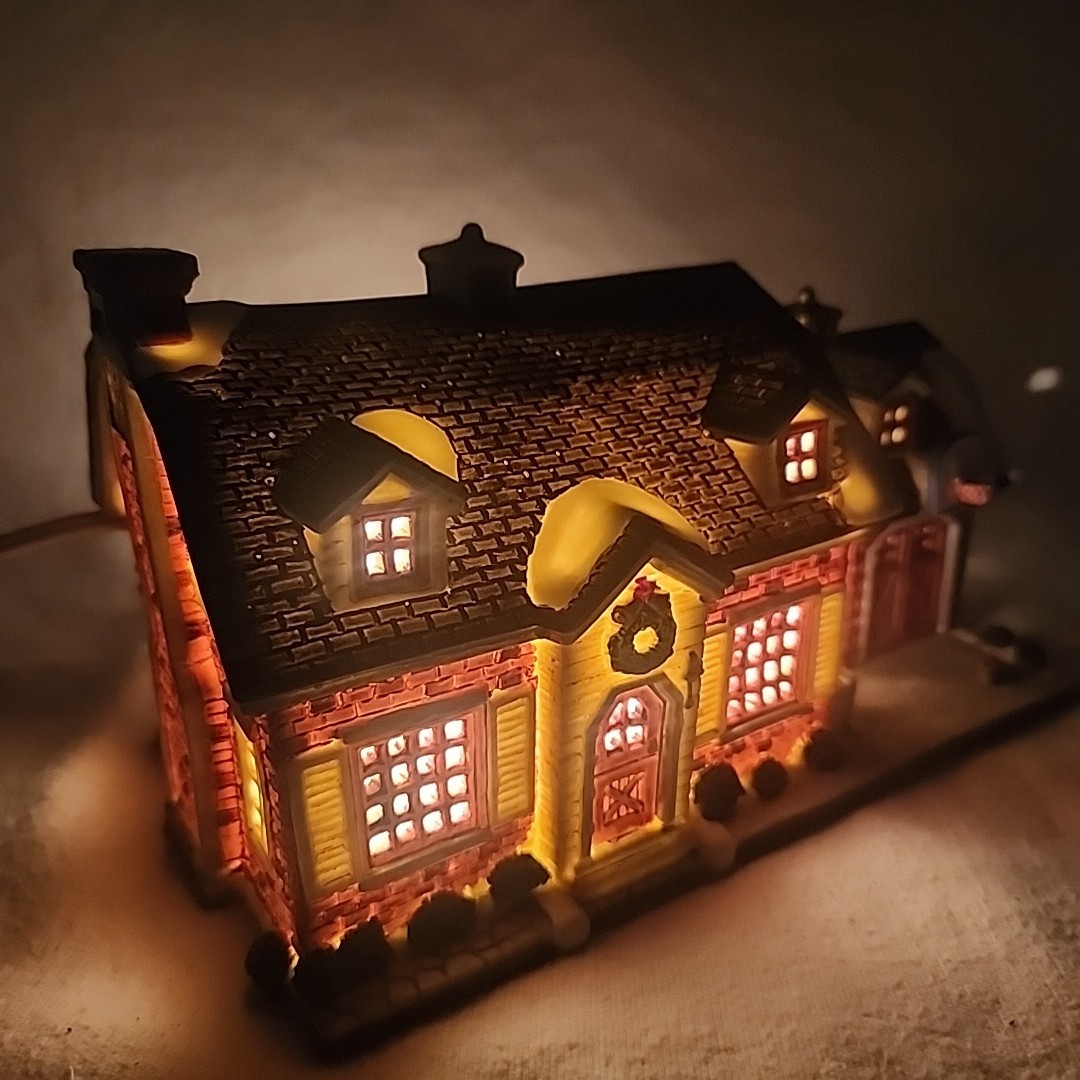 House Lemax Jukebox Junction Gambrel Lighted Porcelain #95386 1999 Retired NEW