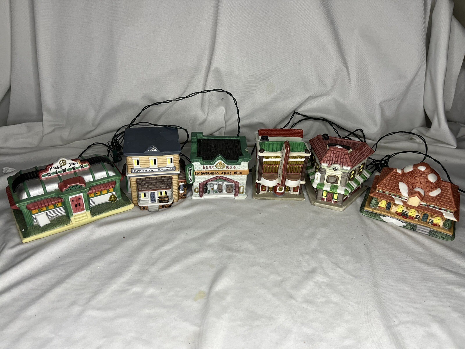 Vintage 1993 Spirit Of America Santa’s Best Christmas Village Lot Of 6 Buildings