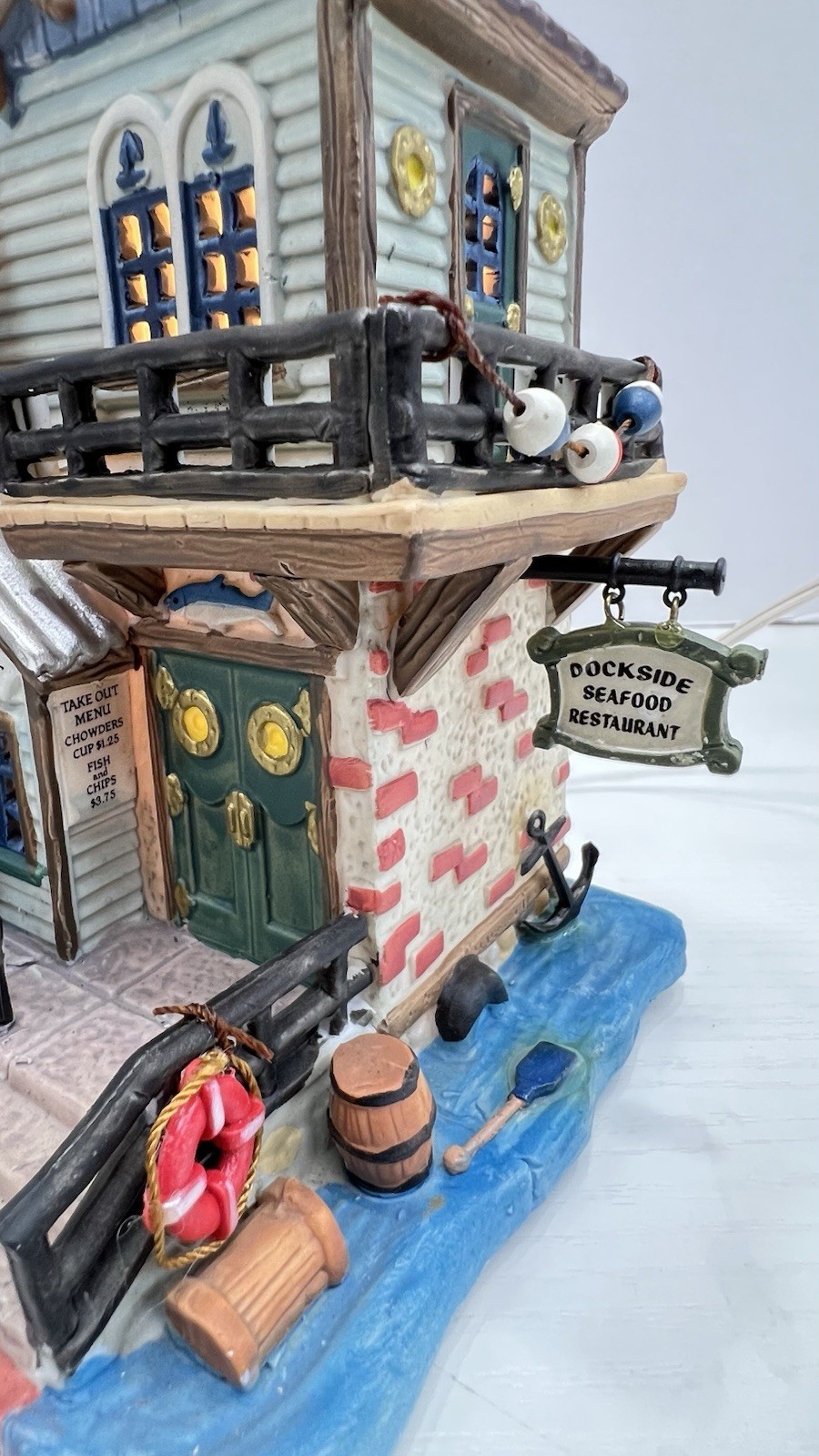 Lemax Plymouth Corners “Jesse’s Boat Supplies & Restaurant” 85698 RARE & NEW !