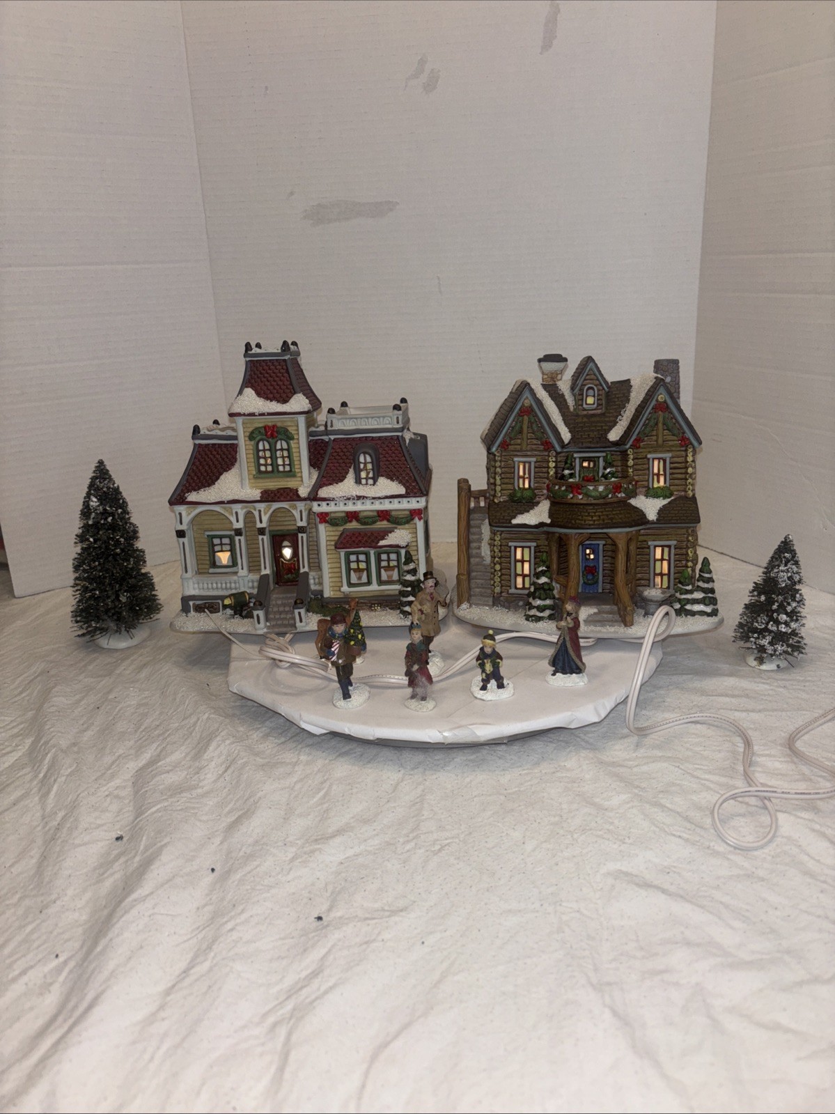 St. Nicholas Square Village 10 Piece Value Set Illuminated W/ONE DAMAGED FIGURE