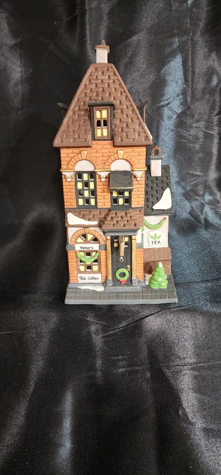 Dept 56 Christmas In The City “Potters Tea Seller” #5880-7 Item#275