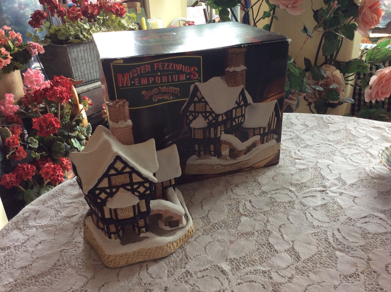 David Winter Cottages Mister Fezziwigs Emporium Special Christmas 1990 Signed