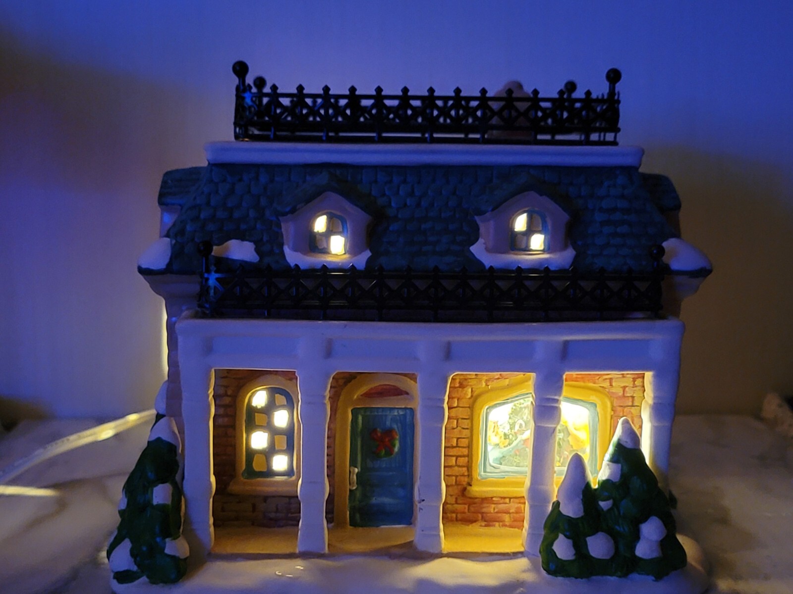 Christmas Interior view American Greeting Ingleby Village Bankers lighted House