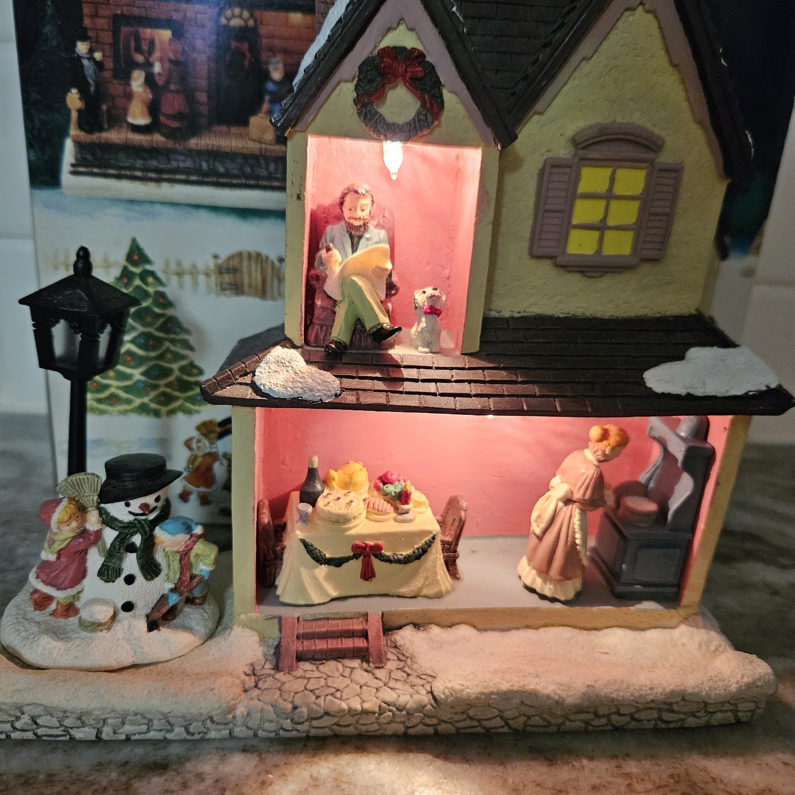 Roman Inc. Dickens Christmas Light Up Battery Christmas House Village figurine