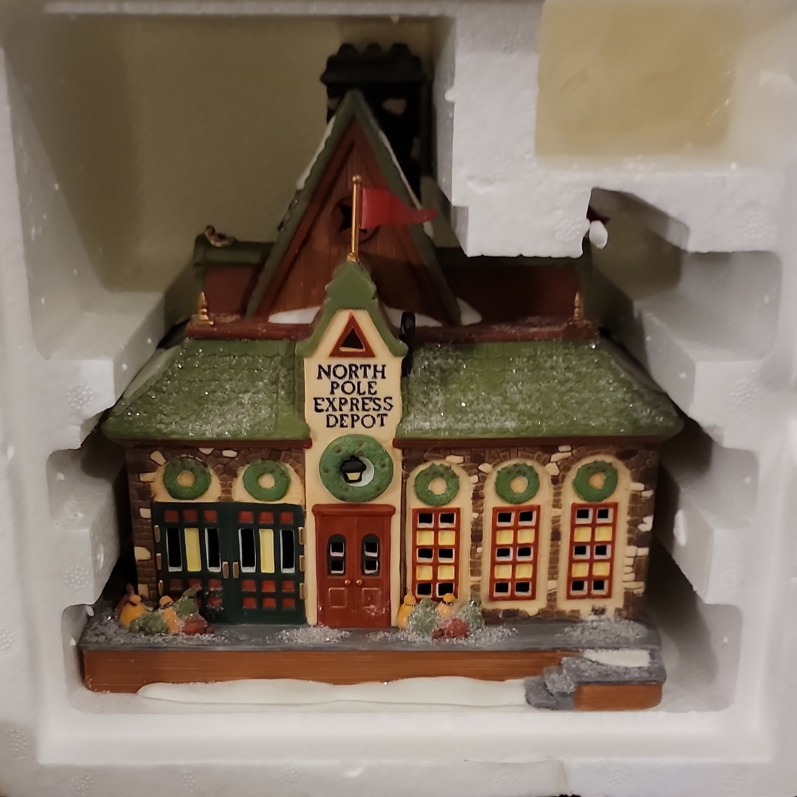 Heritage Village Collection North Pole Express Depot Porcelain Set Handpainted 2