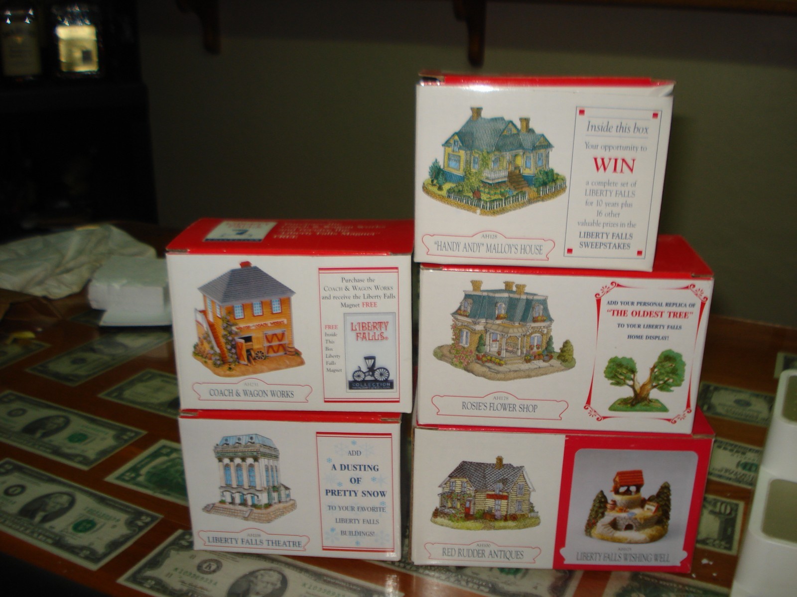 LIBERTY FALLS ~ AMERICANA COLLECTION ~ LOT #22 ~ 5+ FIGURES ~ NEW IN BOX ~ LQQK