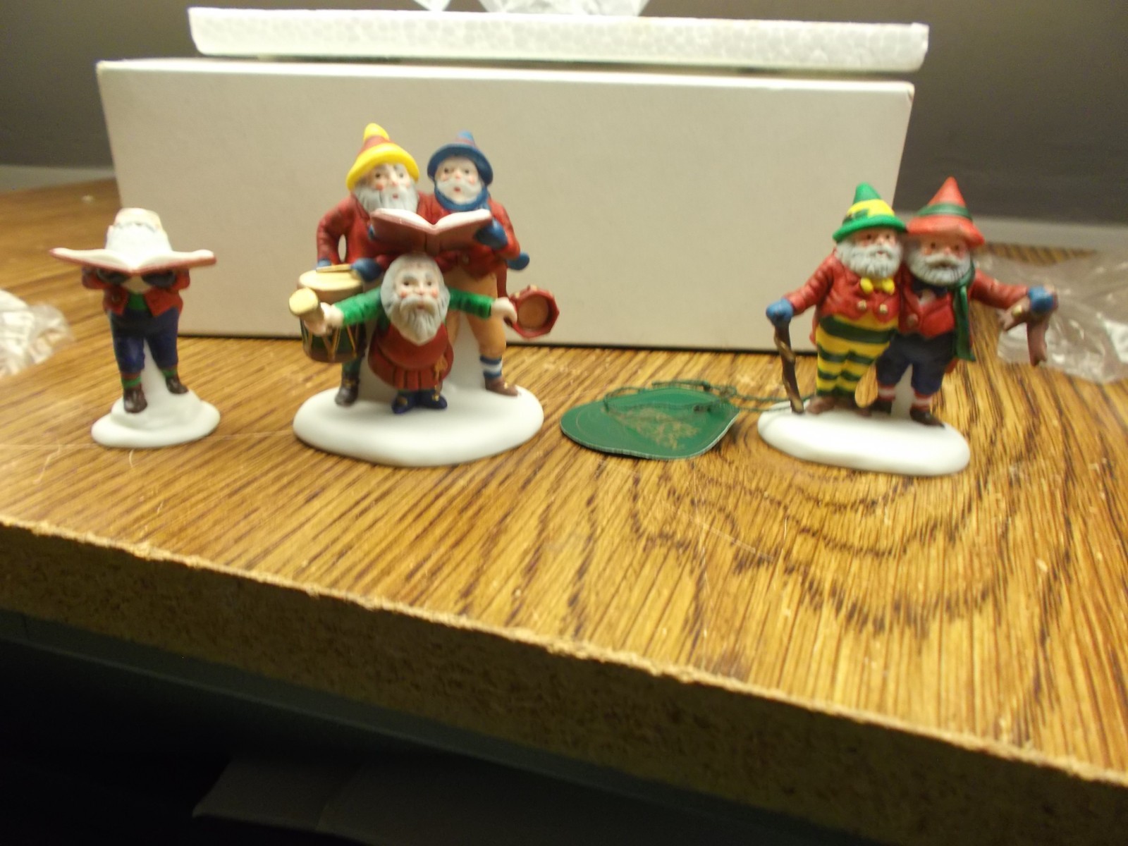 NEW COND DEPT 56 ACCESSORY HERITAGE VILLAGE COLLECTION SANTAS LITTLE HELPERS