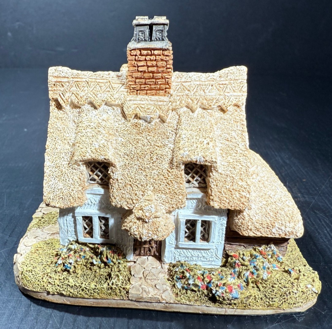 Lilliput Lane “Clare Cottage” Miniature Masterpiece Cumbria, United Kingdom