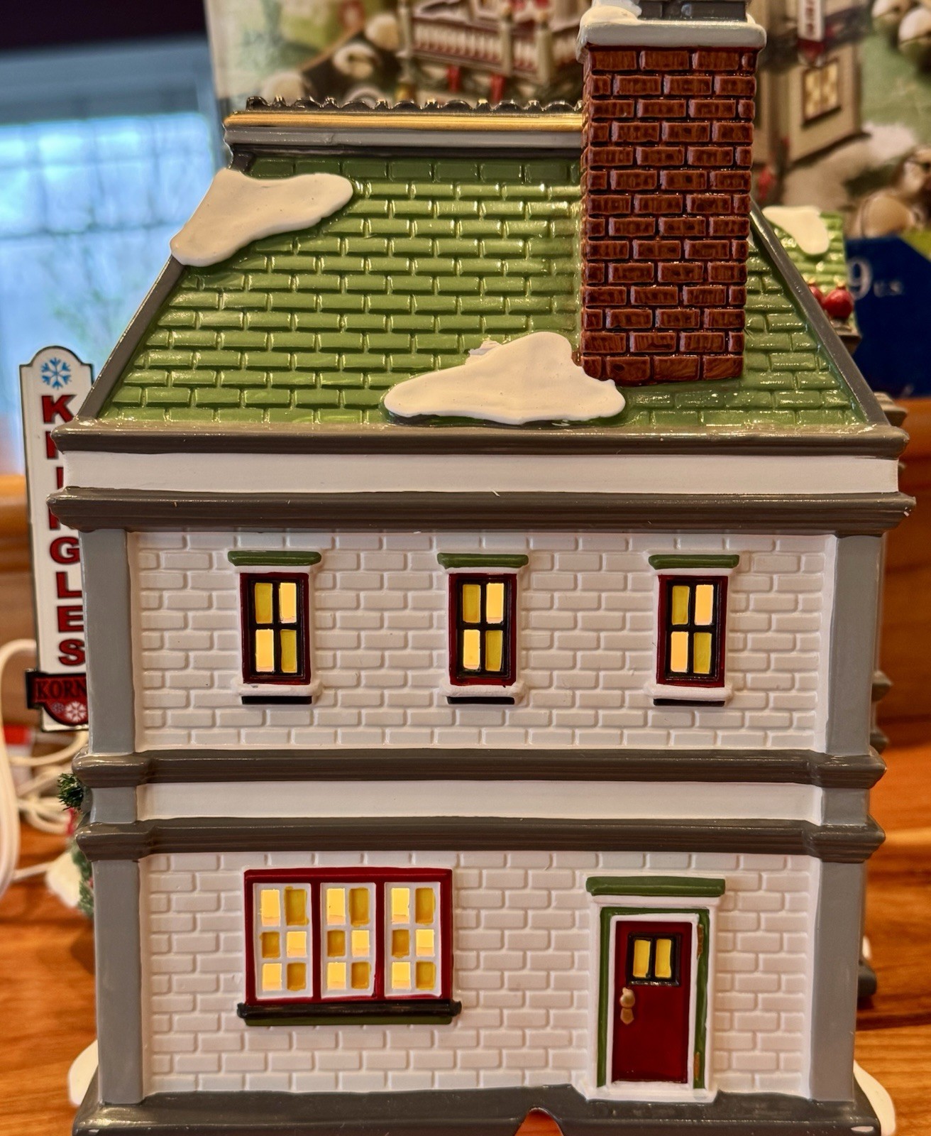 Dept 56 55621 Kringle’s Korner Christmas Building Santa Reindeer – WORKS