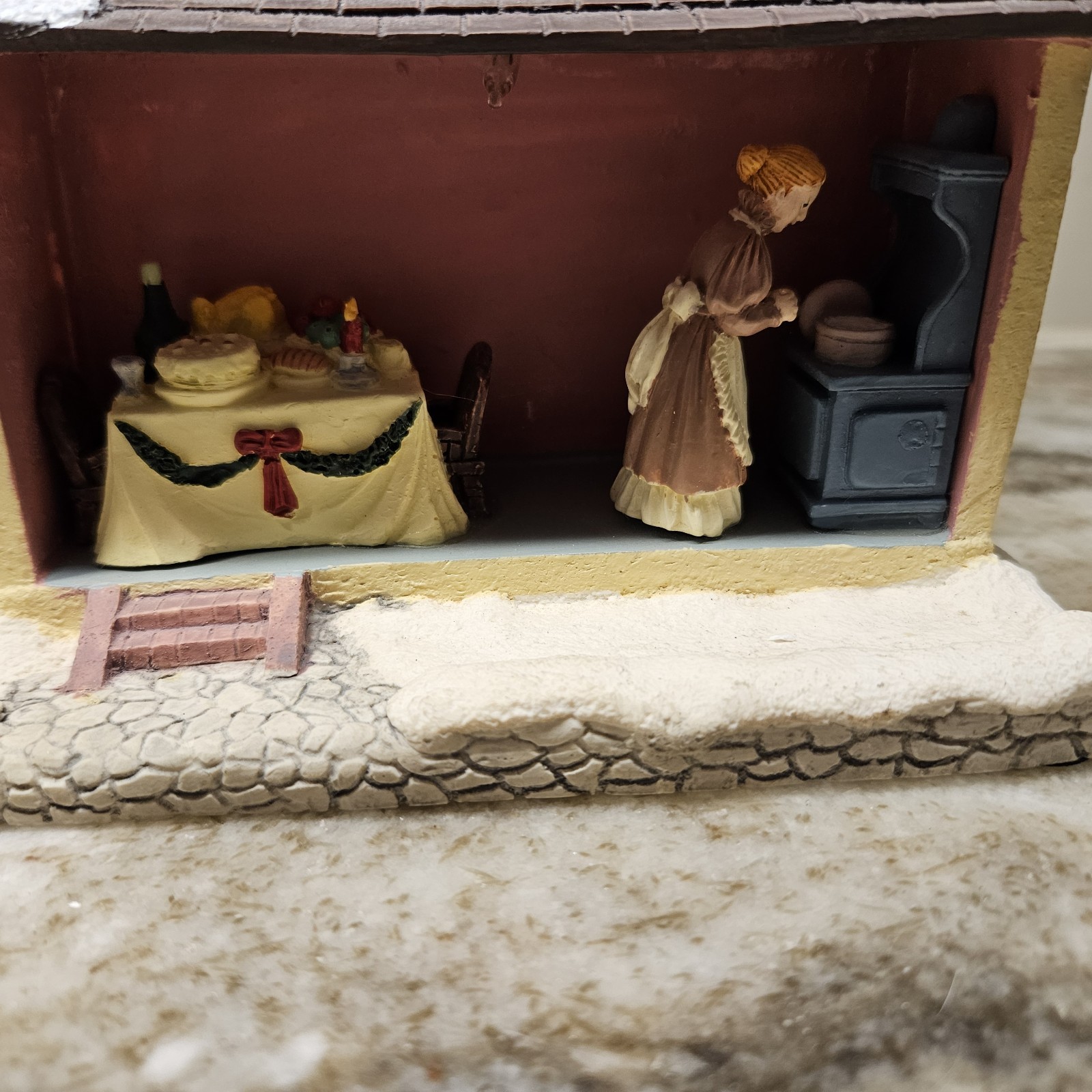Roman Inc. Dickens Christmas Light Up Battery Christmas House Village figurine