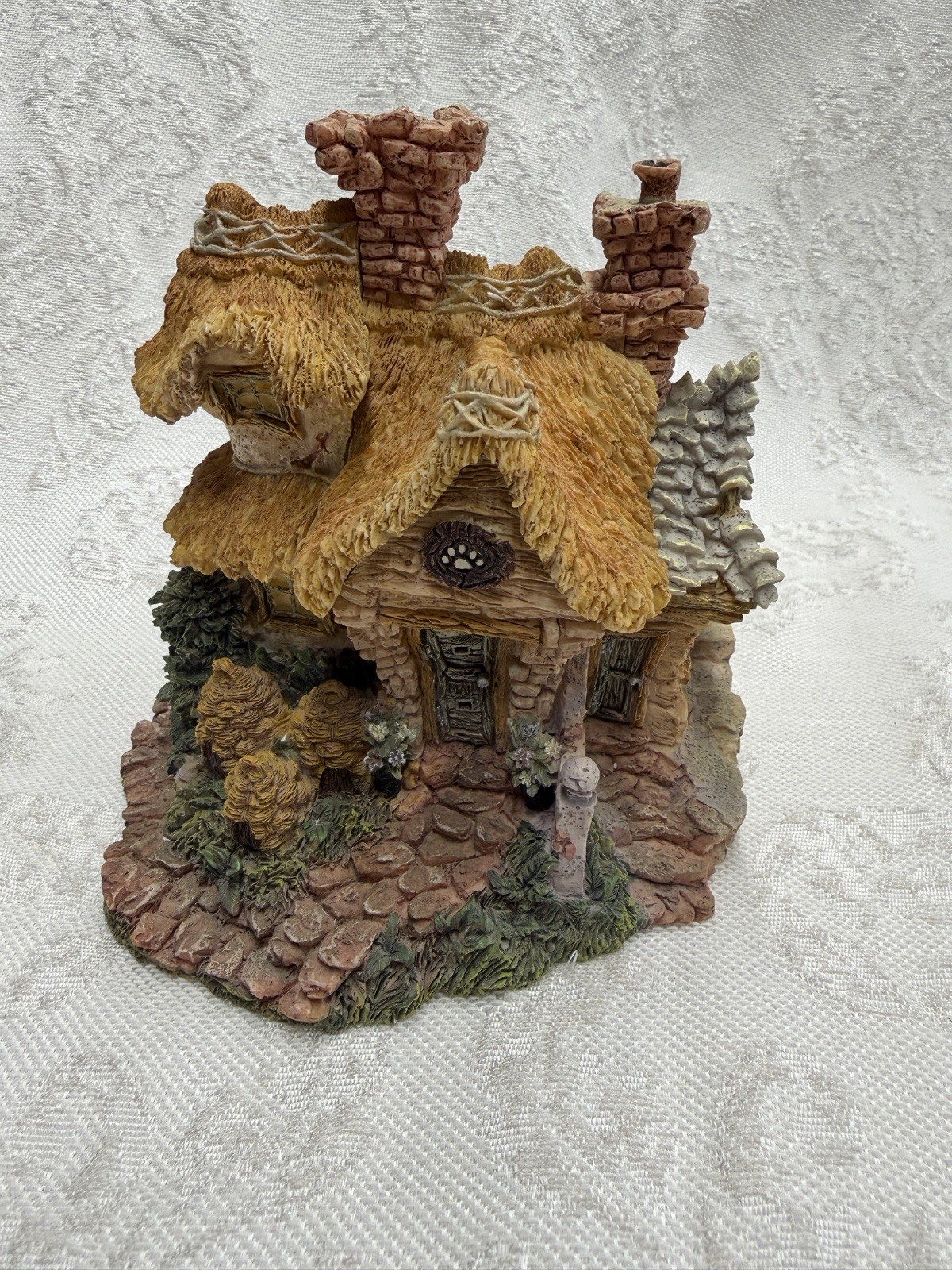 Boyds Bearly-Built Villages Bailey’s Cozy Cottage House & Figures