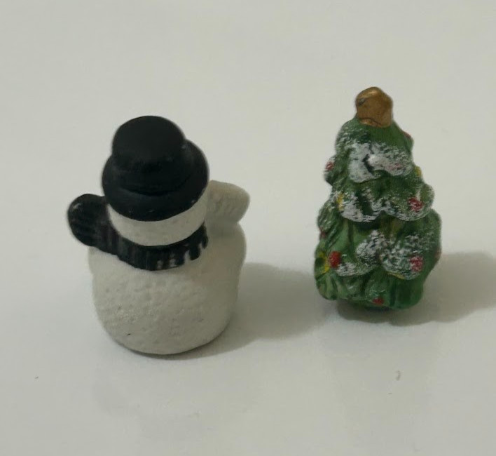 Miniature Ceramic Christmas Village Accessories Snowman & Tree 1:48 Scale