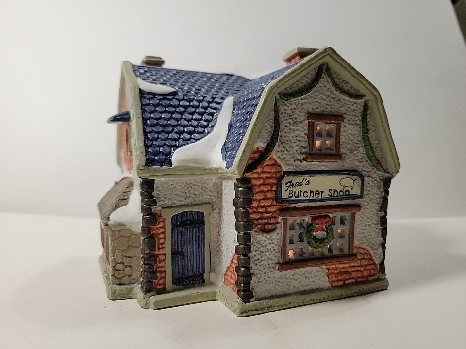 Vtg 1994 LEMAX Fred’s BUTCHER SHOP – Christmas Village W/Light & Box