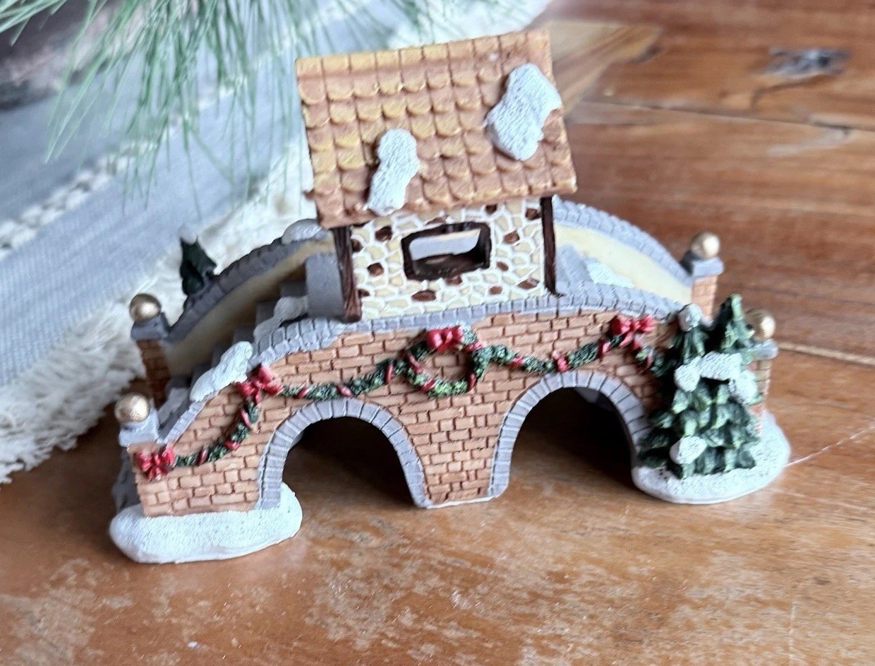 VTG Ross Light Holiday Village Miniature Bridge Accessory Christmas Cheers