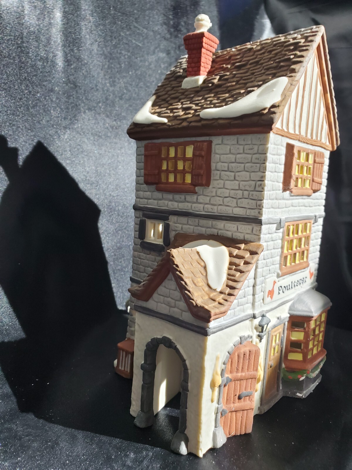 Dept 56 Heritage Village Dickens Series #5926-9 “Poulterer” Lighted House W/Box