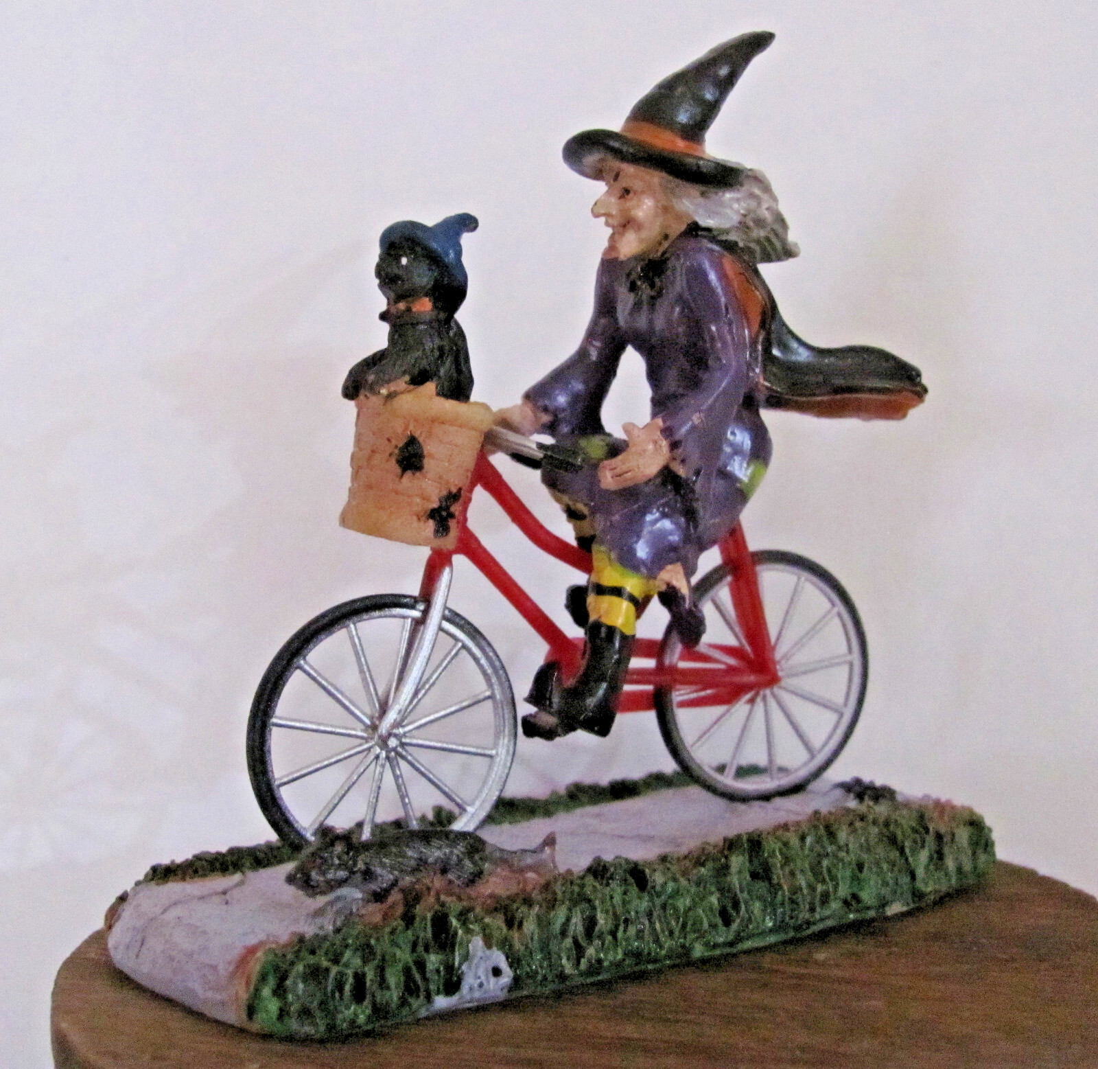Lemax Spooky Town Figurine – Be-Witching Bike Ride #32109